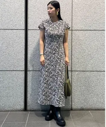 Mila Owen 꽃무늬 프렌치 슬리브 내로우 실루엣 원피스