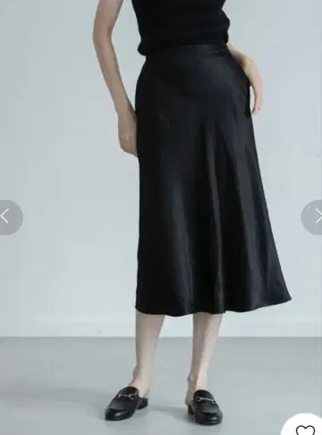 새상품 미사용  HER. 블랙 새틴 스커트