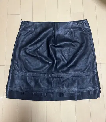 DIRK BIKKEMBERGS 블랙 가죽 스커트 42