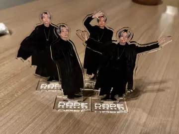 DOPE 아크릴 스탠드 4체 세트