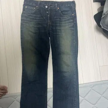Levi's 다크 블루 스트레이트 데님