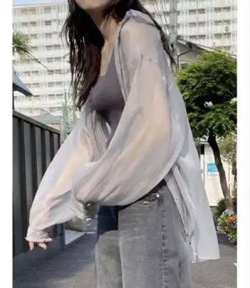 MURUA 시어 샤이니 볼륨 슬리브 셔츠 그레이