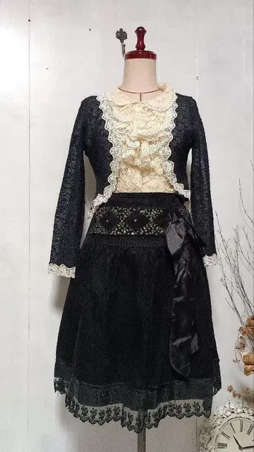 [ 가격 인하 ] Y2K 레이스 가디건과 코듀로이 스커트 2종 세트 판매