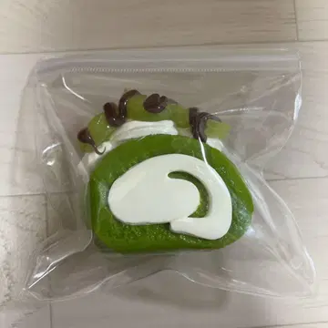 크리미 트리 초코 머스캣 롤케이크