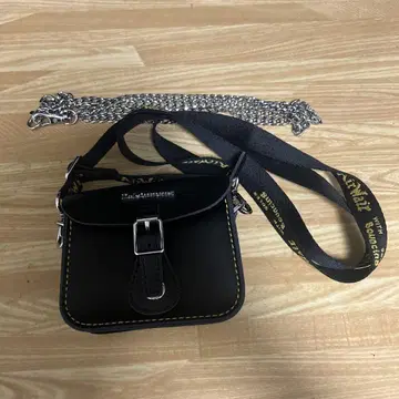 닥터마틴 5인치 사첼백