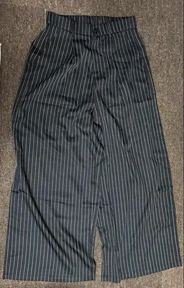 스트라이프 와이드 팬츠 다크 그레이