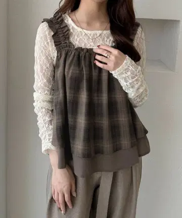 미사용 새상품 apres jour clair 어깨 프릴 체크 상의 브라운