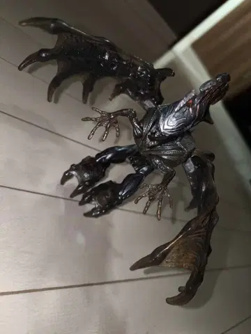 플라잉 퀸 에이리언 피규어