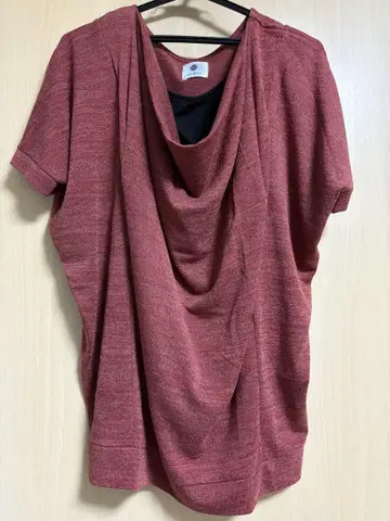 Bou Jeloud 빨간색 드레이프 반팔 T셔츠