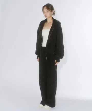 라메 코스트레이트 스웨트 팬츠