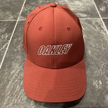 OAKLEY 레드 캡 프리 사이즈