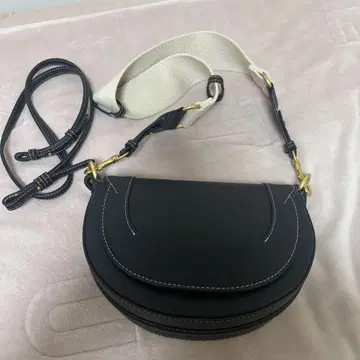 ZARA 블랙 하프문 숄더백