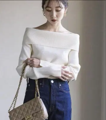 오프숄더 니트