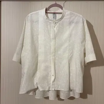 Chono Robin flower ] Short blouse