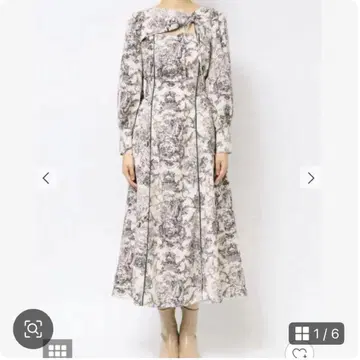 러그나문 데콜테 커팅 원피스