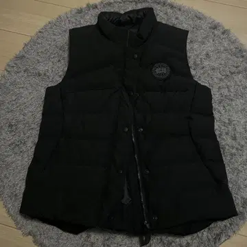Canada Goose 블랙 다운 베스트 M 사이즈