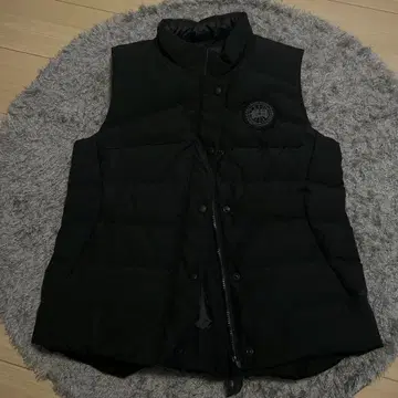 최종 가격 인하! Canada Goose 블랙 다운 베스트 M 사이즈