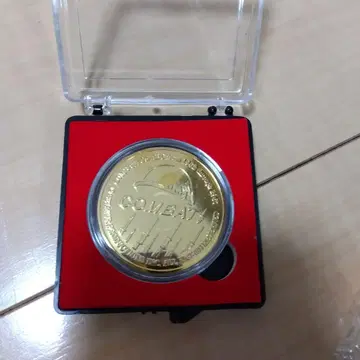 COMBAT 코인 금 도금 케이스 포함