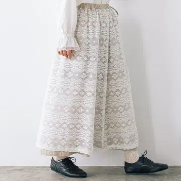 화이트 레이스 플레어 롱 스커트