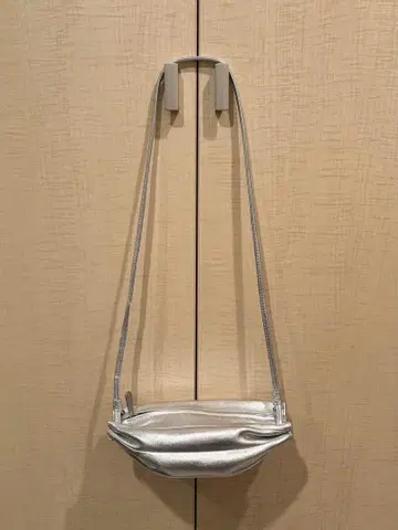 마리메꼬 피크칼라 실버