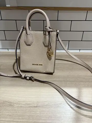 MICHAEL KORS 베이지 미니 숄더백