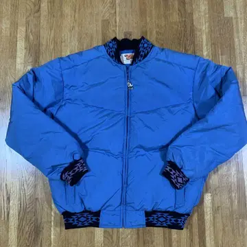 Comfy 다운 자켓 M 사이즈