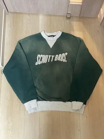 SCHOTT 다크 그린 맨투맨