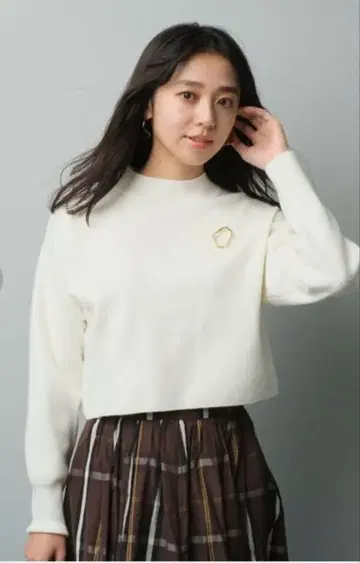 저스길리티 크롭 니트 화이트