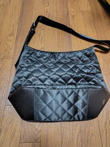 russet 퀼팅 숄더백 블랙