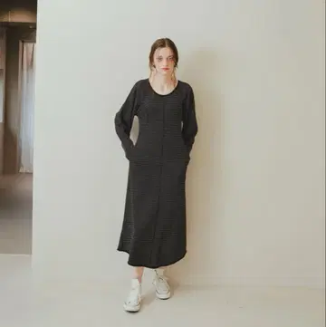 PINUE 보더 서멀 원피스 ( BLACK ) pinue