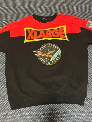 XLARGE 우주 테마 트레이닝복