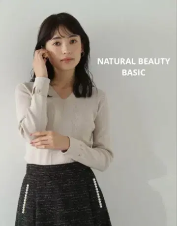 새상품급 내추럴 뷰티 베이직 V넥 하토메 슬리브 리브 니트 베이지