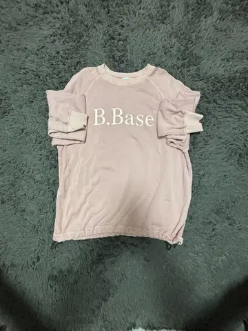 B.Base 핑크 로고 맨투맨
