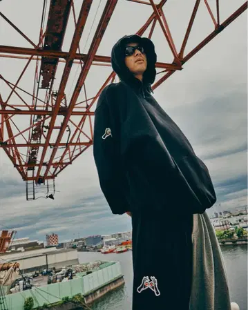 TIGHT BOOTH CYBORG HOODIE 타이트 부스