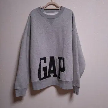 GAP 맨투맨 포켓 로고 오버 사이즈 크루넥