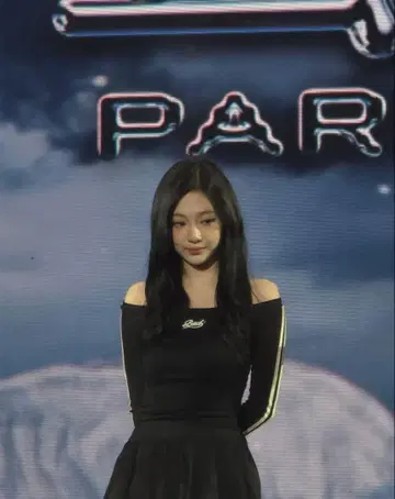 BADBLOOD 오프숄더 상의