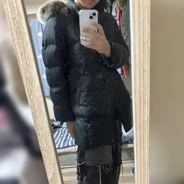 후드 부착 블랙 다운 자켓