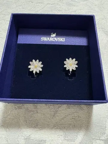 [Swarovski] 스와로브스키 이터널 플라워 클립 귀찌