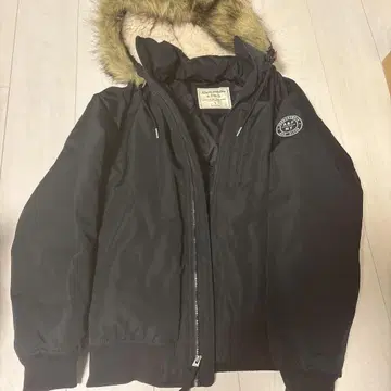 Abercrombie & Fitch 블랙 다운 자켓 S
