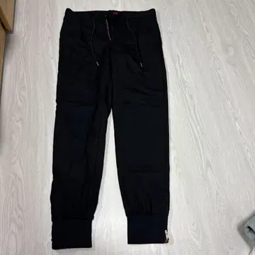 Paul Smith의 블랙 슬랙스