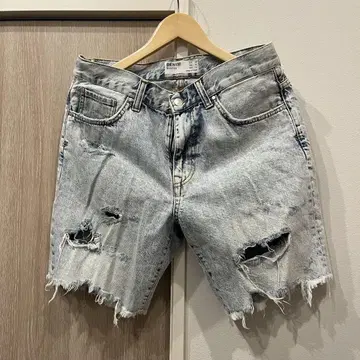 Bershka 데미지 가공 숏팬츠 31