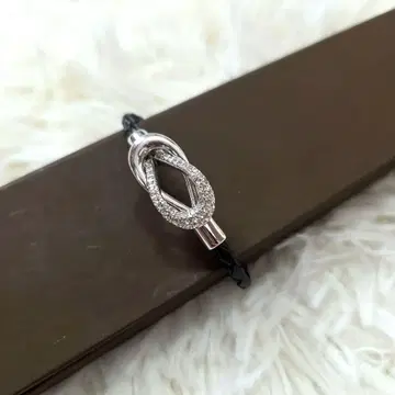 [ 새상품급 ] 블랙 가죽 크리스탈 팔찌 자석으로 원터치 심플