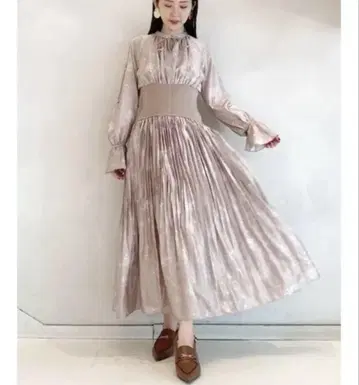 릴리 브라운 원피스 허리 리브 새틴 원피스
