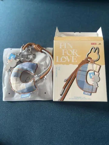 PIN FOR LOVE 체크 무늬 C형 키링