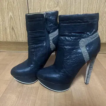 블랙 가죽 힐 부츠
