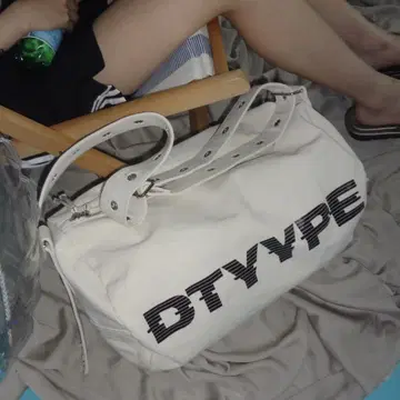DTYYPE 숄더백 화이트