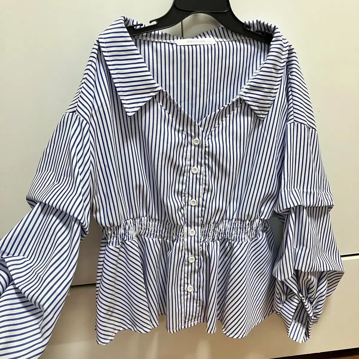 Coincoz Stripe Shirt #여성블라우스,#스트라이프셔츠,#스프라이트셔츠,#하객룩,#코인코즈 on Bunjang Global  Site.