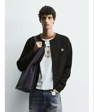 택 포함 새상품 ZARA 미키마우스 패치 가디건 S 사이즈 블랙 색상