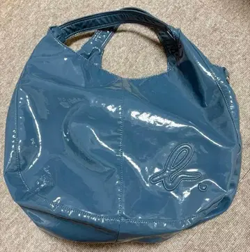아네스베 보야주, 에나멜 백