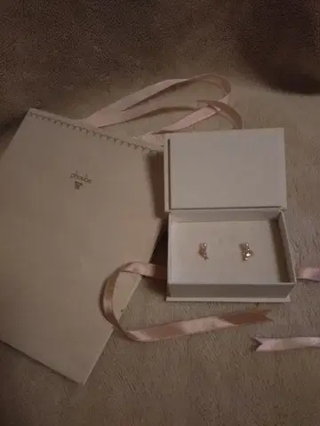 미사용 새상품 phoebe 펄과 다이아 골드 귀걸이